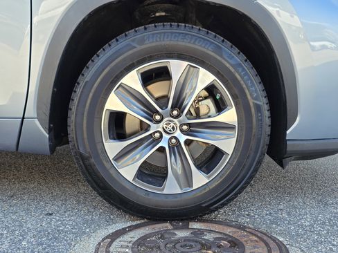 Used 2021 Toyota Highlander XLE image 48