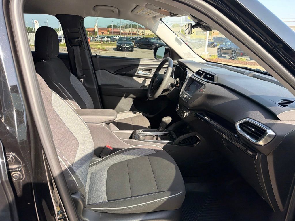 Used 2023 Chevrolet TrailBlazer LT FWD image 26