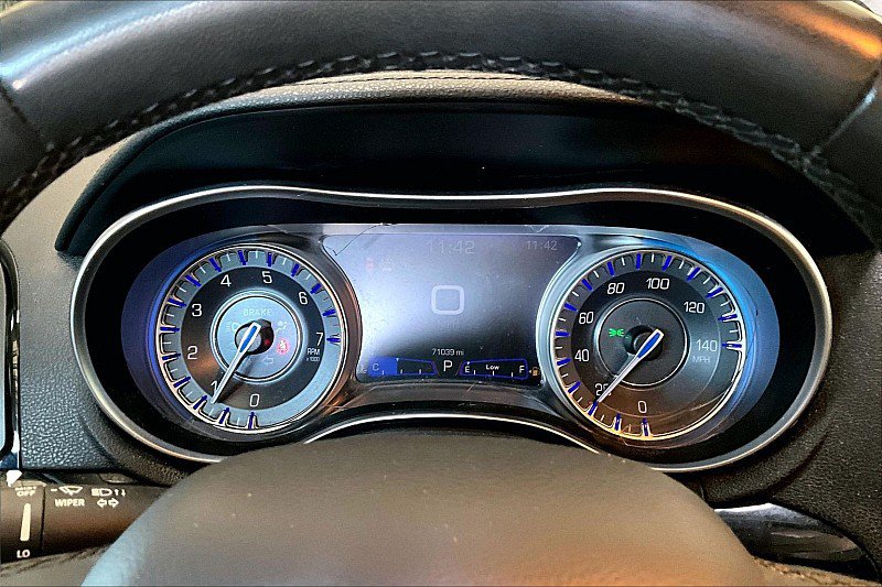 Used 2023 Chrysler 300 Touring w/ Sport Appearance Package RWD image 18