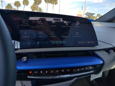 New 2026 Cadillac Optiq Luxury 1 image 22