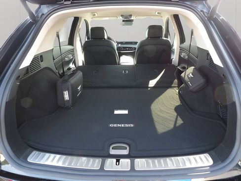 Used 2025 Genesis GV70 2.5T AWD/4WD image 17