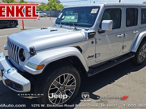 Used 2022 Jeep Wrangler Unlimited Sahara AWD/4WD image 1
