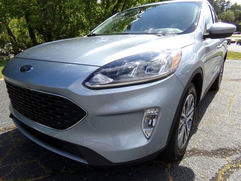 Used 2022 Ford Escape SEL w/ Technology Package AWD/4WD image 2