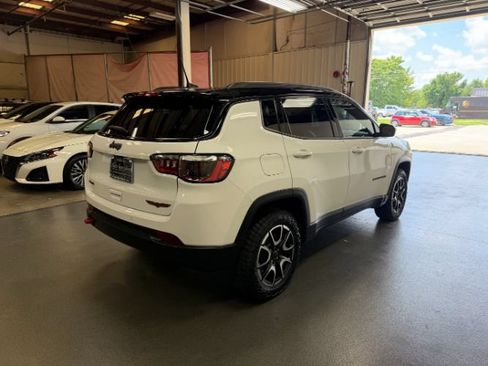 Used 2025 Jeep Compass Trailhawk AWD/4WD image 4