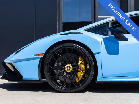 Used 2024 Lamborghini Huracan STO image 11