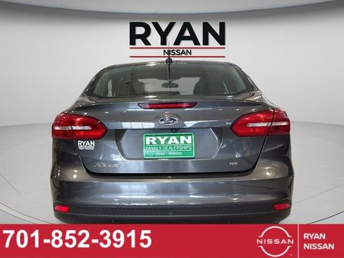 Used 2017 Ford Focus SE w/ Cold Weather Package image 16