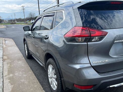 Used 2018 Nissan Rogue SV w/ Sun & Sound Touring Package image 6