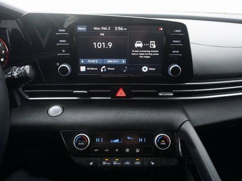 Used 2021 Hyundai Elantra SEL w/ Convenience Package image 9