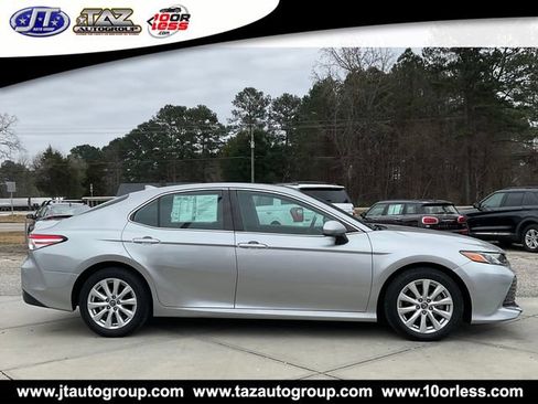Used 2019 Toyota Camry LE FWD image 8