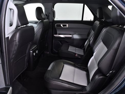 Used 2022 Ford Explorer XLT w/ Equipment Group 202A image 16