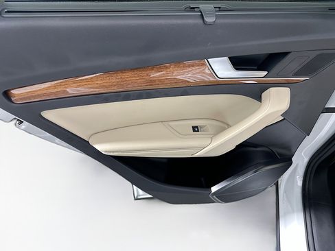 Used 2021 Audi Q5 Premium Plus w/ Premium Plus Package image 25