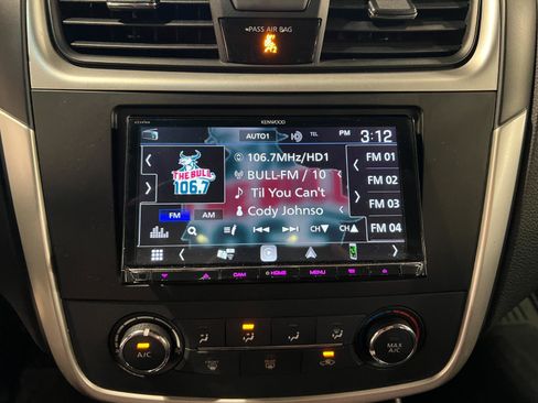 Used 2017 Nissan Altima 2.5 SR w/ LED Appearance Package FWD image 17