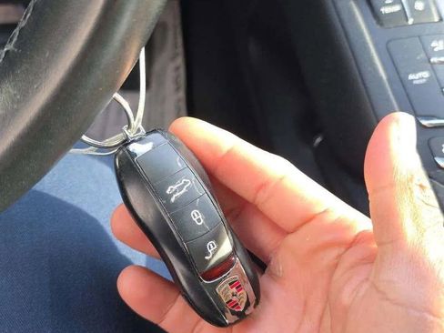 Used 2017 Porsche Cayenne Platinum Edition w/ Premium Package Plus (PJX) image 17