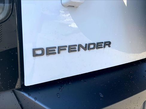 New 2026 Land Rover Defender 110 X-Dynamic SE image 15
