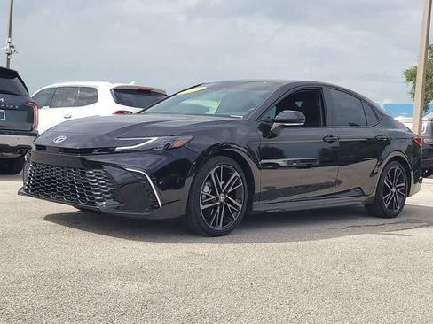 Used 2025 Toyota Camry XSE FWD image 33