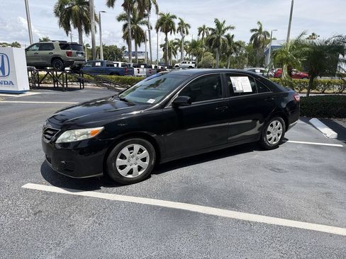 Used 2010 Toyota Camry LE FWD image 4