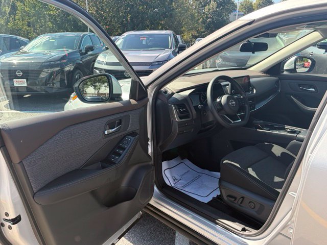 Used 2023 Nissan Rogue SV AWD/4WD image 13