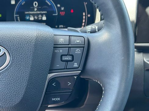 Used 2025 Toyota Camry SE w/ Convenience Package FWD image 37