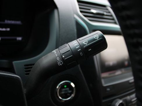 Used 2016 Ford Explorer XLT w/ Equipment Group 202A image 20