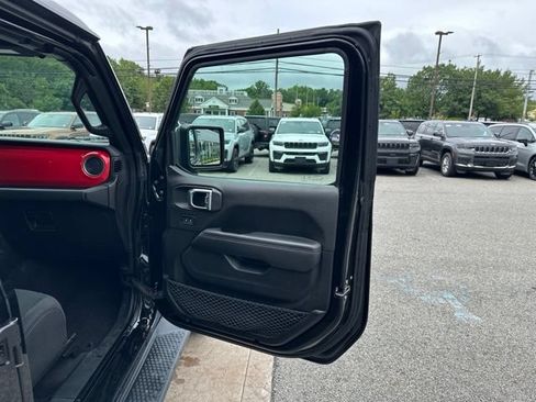 Certified 2019 Jeep Wrangler Unlimited Sahara w/ Cold Weather Group AWD/4WD image 12