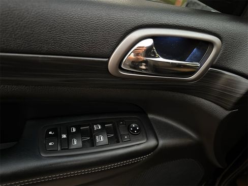 Certified 2021 Jeep Grand Cherokee Freedom Edition image 15