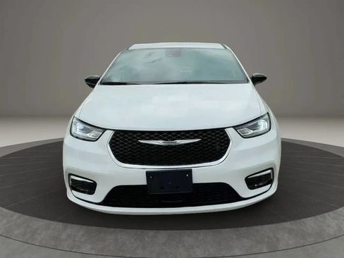 Used 2025 Chrysler Pacifica Select FWD image 3