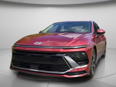 Used 2024 Hyundai Sonata SEL FWD image 3
