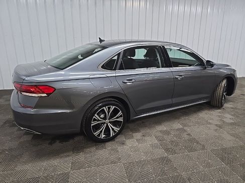 Used 2020 Volkswagen Passat 2.0T SEL image 3