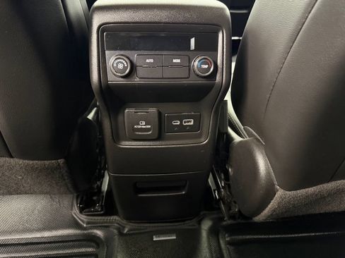 Used 2023 GMC Acadia SLT FWD image 63