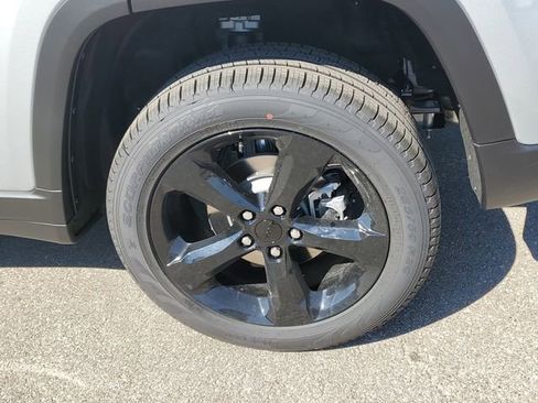 New 2025 Jeep Grand Cherokee Limited w/ Luxury Tech Group II image 5