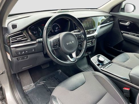 Used 2022 Kia Niro EX image 7