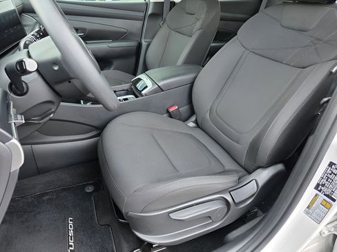 Certified 2025 Hyundai Tucson SE image 18