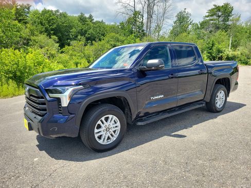 Used 2025 Toyota Tundra SR5 w/ SR5 Premium Package AWD/4WD image 1