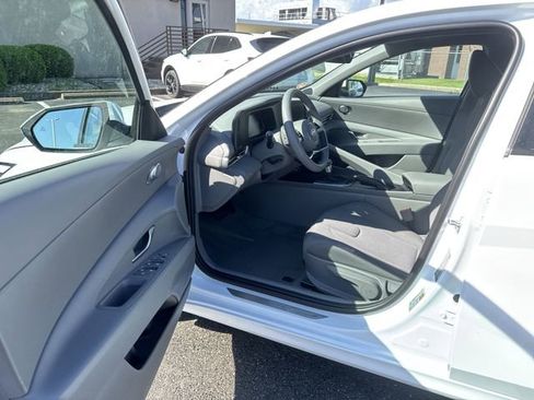New 2026 Hyundai Elantra SE FWD image 10