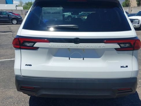 Used 2025 Toyota Grand Highlander AWD image 3