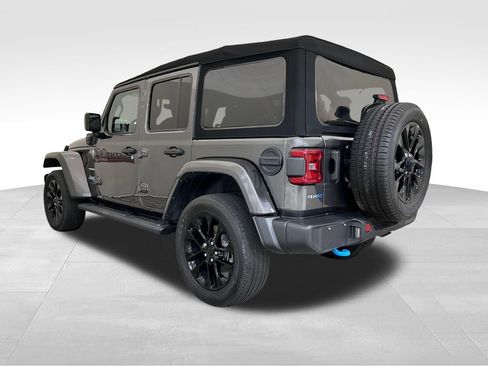 Used 2023 Jeep Wrangler Unlimited Sahara w/ Cold Weather Group AWD/4WD image 3