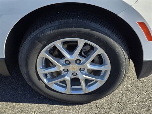 Used 2024 Chevrolet Equinox LT image 20