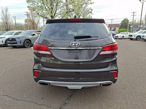 Used 2017 Hyundai Santa Fe SE FWD image 5