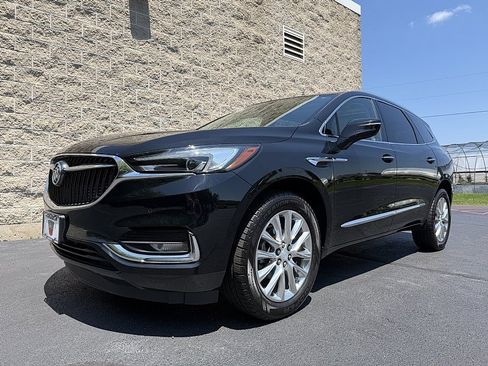Used 2018 Buick Enclave Premium w/ Experience Buick Package FWD image 4