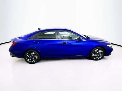 Used 2025 Hyundai Elantra SEL image 10