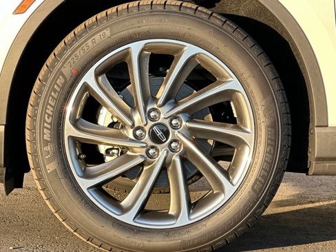 New 2025 Lincoln Corsair Premiere w/ Equipment Group 101A image 25