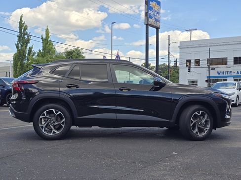 Used 2024 Chevrolet Trax LT FWD image 22