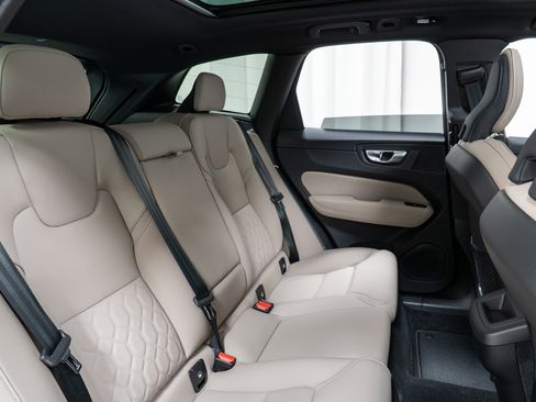 New 2026 Volvo XC60 B5 Plus w/ Protection Package Premier image 24