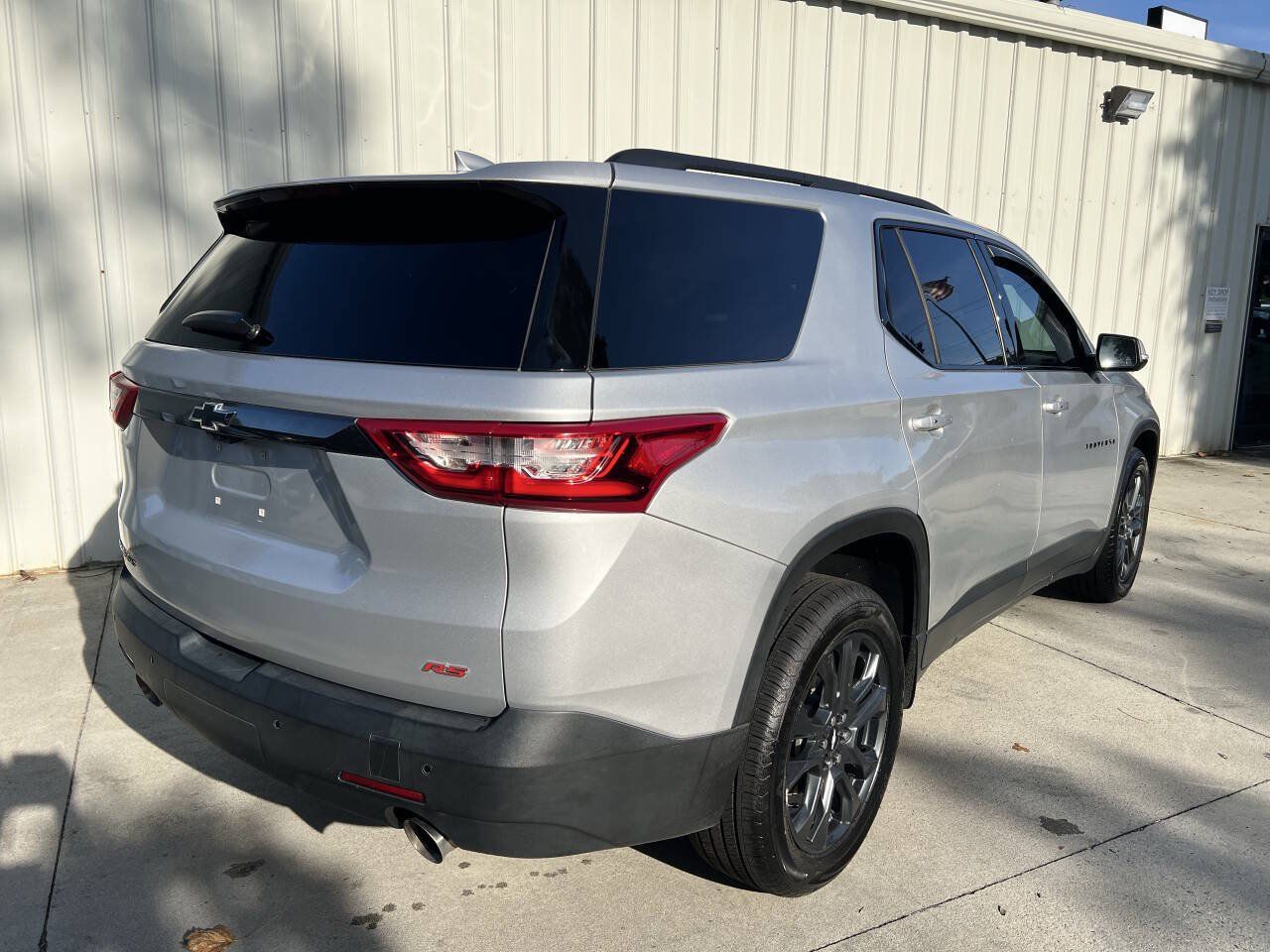 Used 2021 Chevrolet Traverse RS FWD image 3