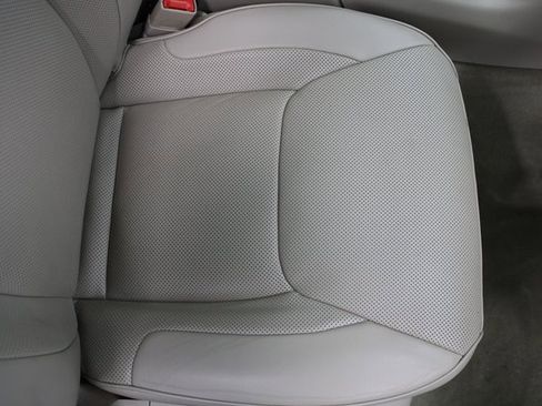 Used 2014 Chrysler 300 C w/ Beats Audio Group image 30