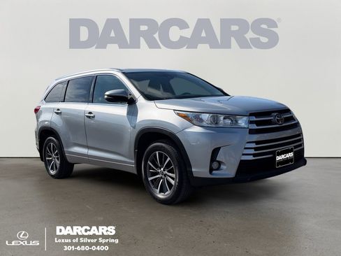 Used 2017 Toyota Highlander XLE w/ Carpet Mat Package image 1