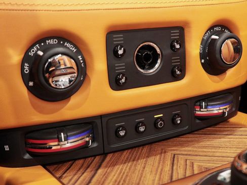 Used 2017 Rolls-Royce Dawn image 59