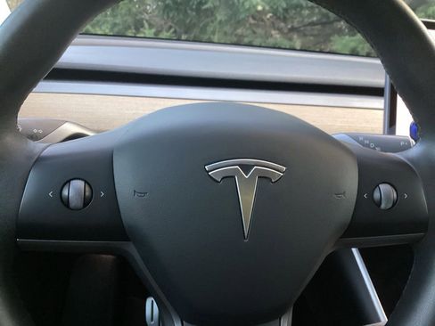 Used 2021 Tesla Model Y Performance image 14