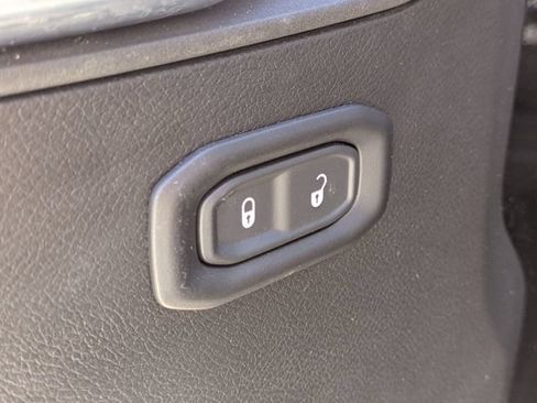 Used 2025 Jeep Wrangler Unlimited Rubicon AWD/4WD image 14