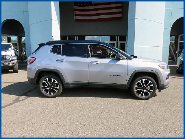 Used 2022 Jeep Compass Limited w/ Sun and Sound Group AWD/4WD image 2